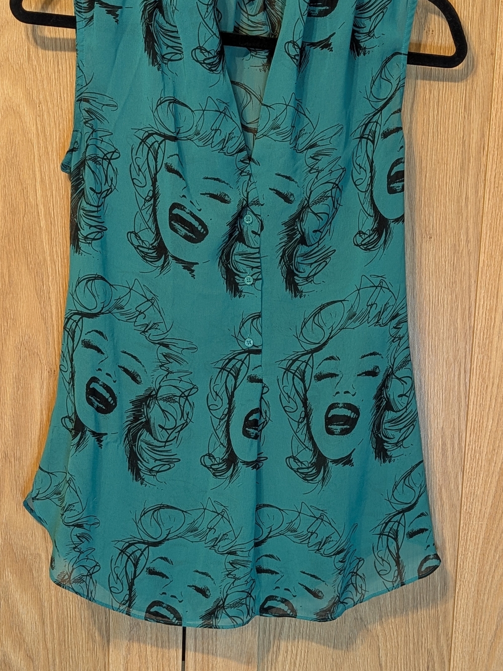 le chateau Teal Marilyn Sleeveless Button-Front Sleeveless Blouse